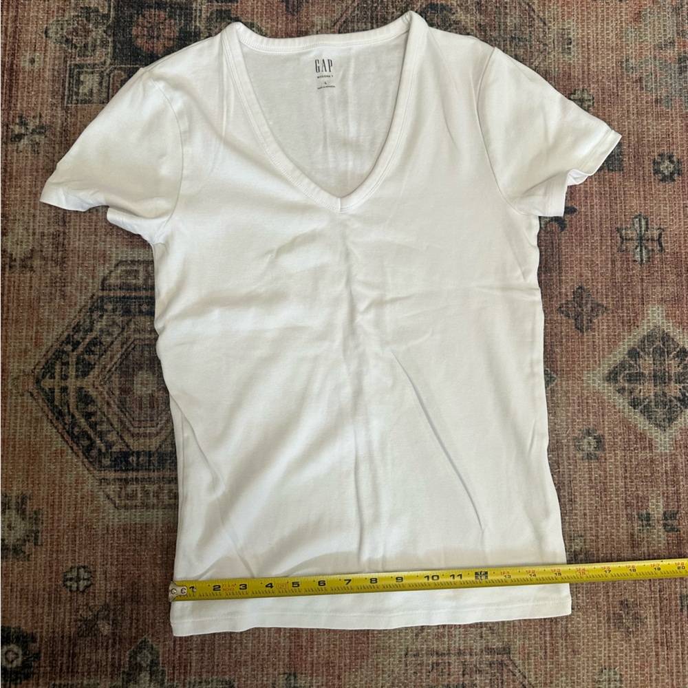 NWOT GAP modern tee